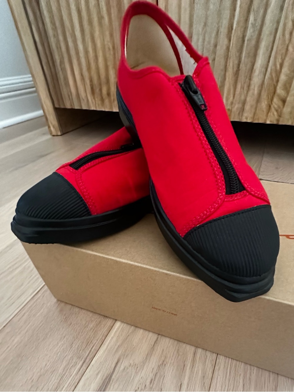 VINTAGE deadstock Guess by Georges Marciano unique  Sneakers shoes